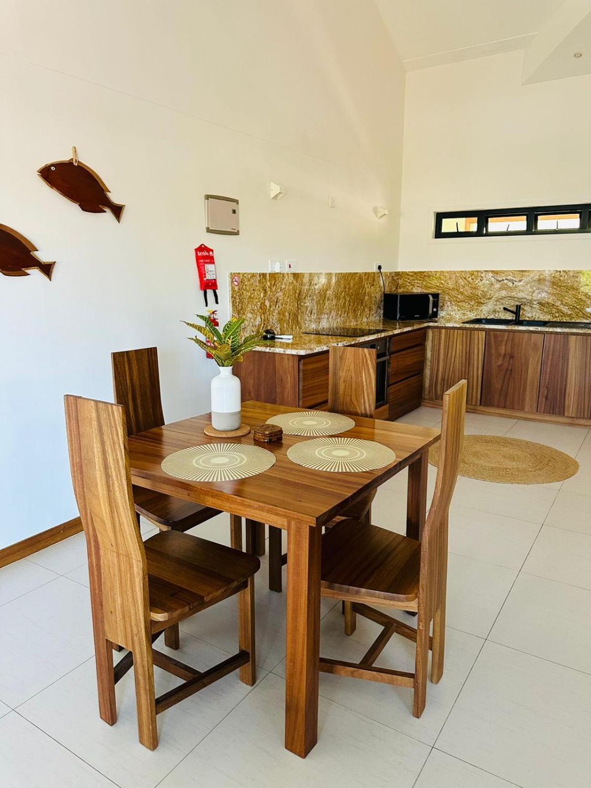Lodoicea Apartments Bel Ombre Exterior photo